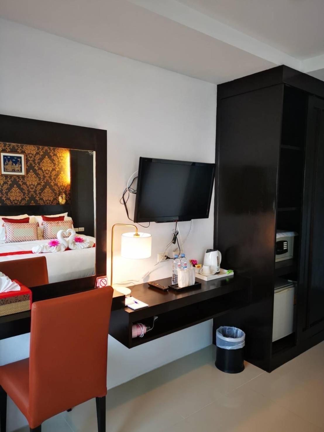 Elephant Room Patong Exteriör bild
